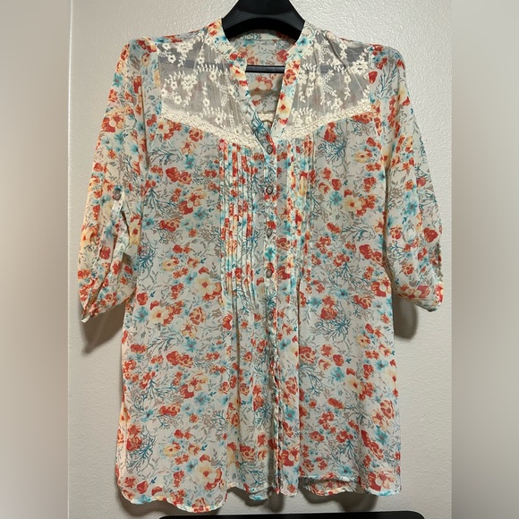 Tops - 💰2/$10 Floral blouse w/ lace -no tags- size xl/xxl